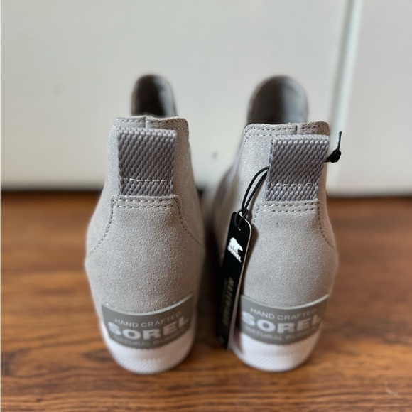 NWT SOREL OUT N ABOUT suede grey platform boots brand new in box (7.5) - Picture 3 of 6